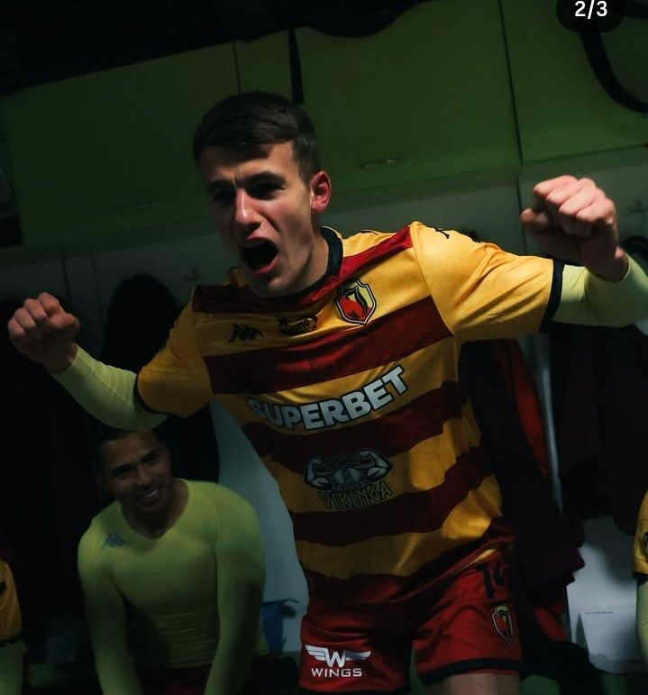 🟡🔴 Samed Bazdar debiutuje przy Słonecznej i od razu z bramką!

Pululu asystuje wraz z Imazem.

Jaga znów prowadzi.

#JAGMOT 2:1