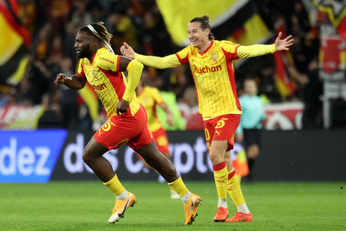 Le RC Lens domine Rennes et reprend la tête de la Ligue 1, avant le choc PSG - OM dlvr.it/TQqLzw