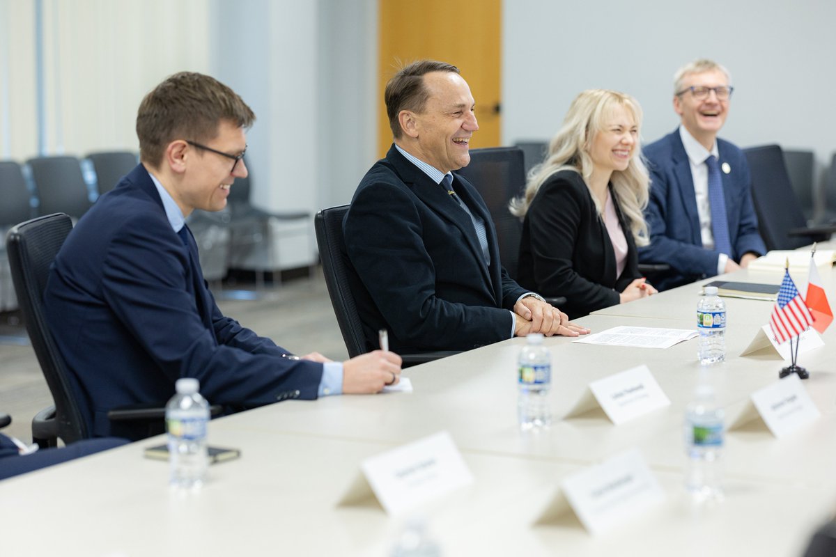 ChicagosMayor's tweet photo. Thank you to Deputy Prime Minister Radosław Sikorski of Poland for paying Chicago a visit to celebrate our nations' 250-year-old friendship. As the most Polish city outside Poland, Chicago remains committed to our partnership with Poland, our own Polish-American community, and remaining a Welcoming City to immigrants from across the globe. @ChiSisterCities @WorldBizChicago @radeksikorski