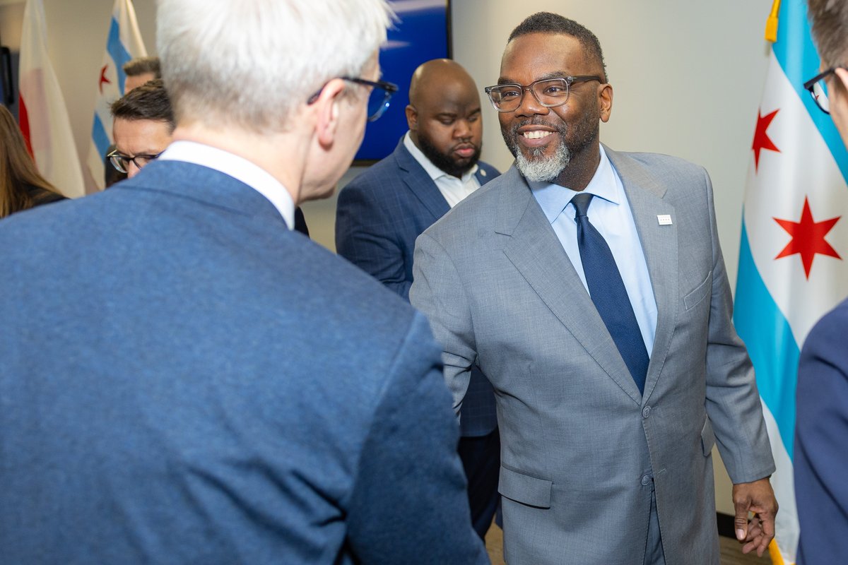 ChicagosMayor's tweet photo. Thank you to Deputy Prime Minister Radosław Sikorski of Poland for paying Chicago a visit to celebrate our nations' 250-year-old friendship. As the most Polish city outside Poland, Chicago remains committed to our partnership with Poland, our own Polish-American community, and remaining a Welcoming City to immigrants from across the globe. @ChiSisterCities @WorldBizChicago @radeksikorski