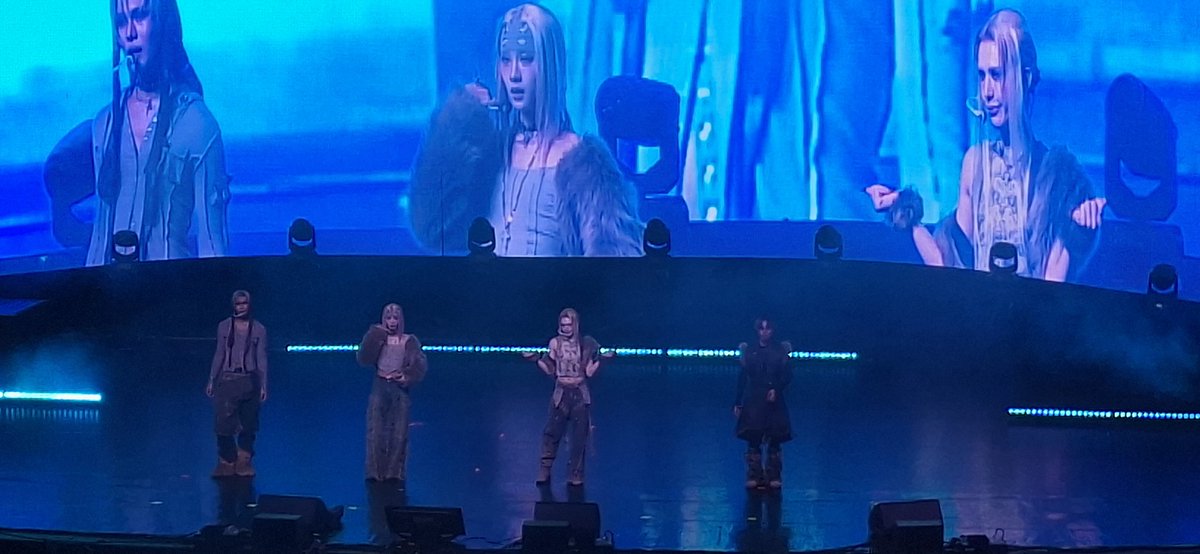 lumi 🫀 is seeing 5sos tweet media