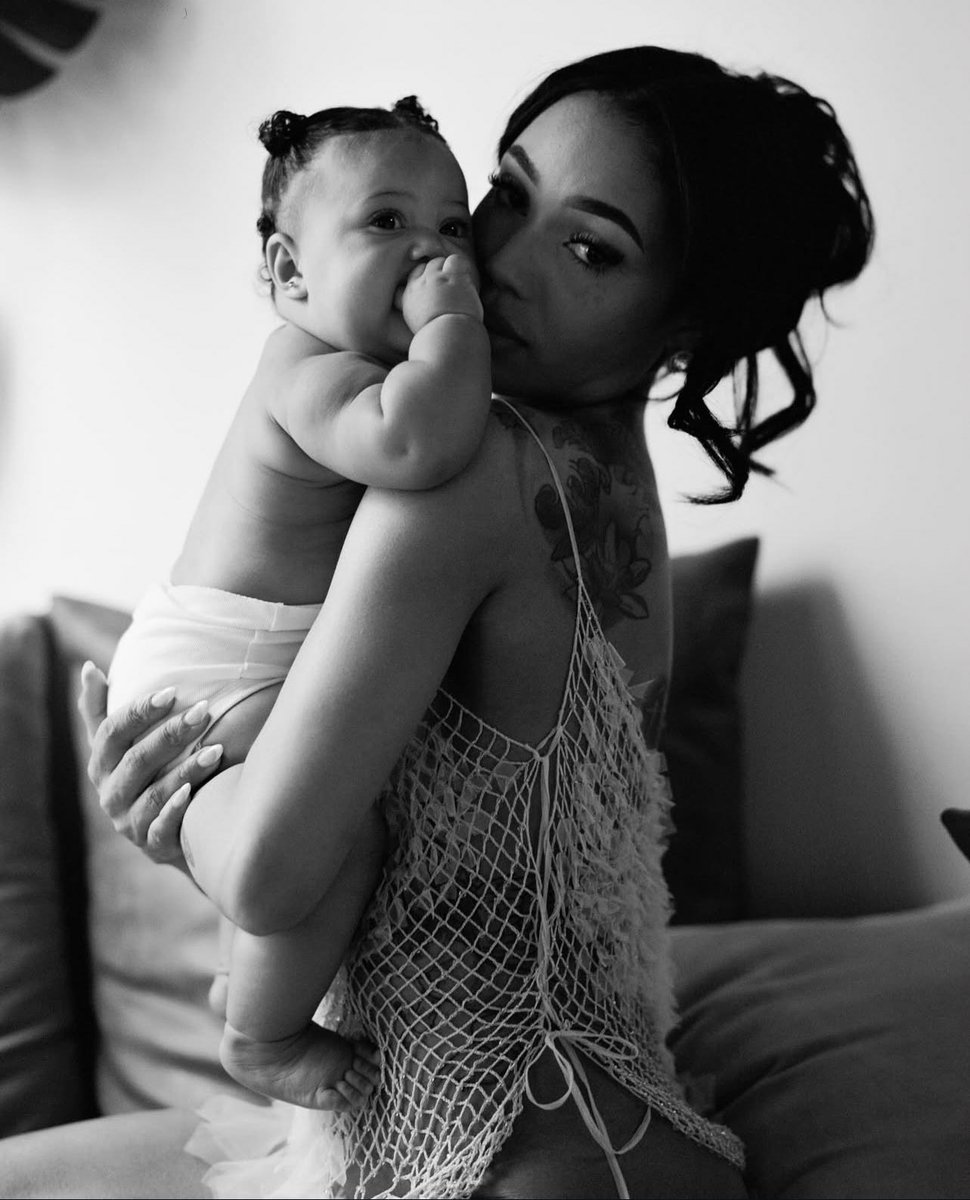 Bodega Baddie tweet media