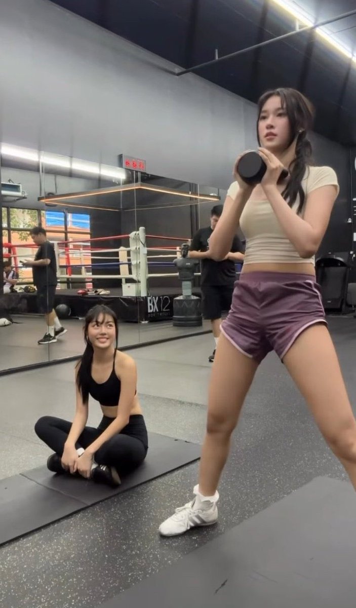 gowonbasedd's tweet photo. DAY 118 OF BEGGING @WeTVThailand @HeadlinerTH TO KEEP PAMARHOUNG:
I saw clips from pams live that she was asking for more work and wants to do more acting stuffs too... THEY WANT MORE WORK AND TO DO MORE THINGS BUT THESE COMPANIES WONT GIVE IT TO THEM OMG😭 DO YOUR JOBS PLEASE🙏🏻 https://t.co/Bo4iDeDEHV
