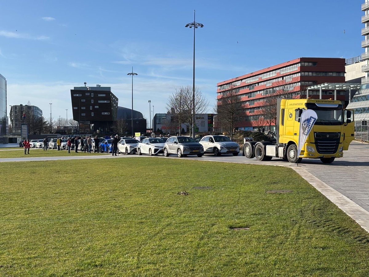 Carl, Holthausen tweet media