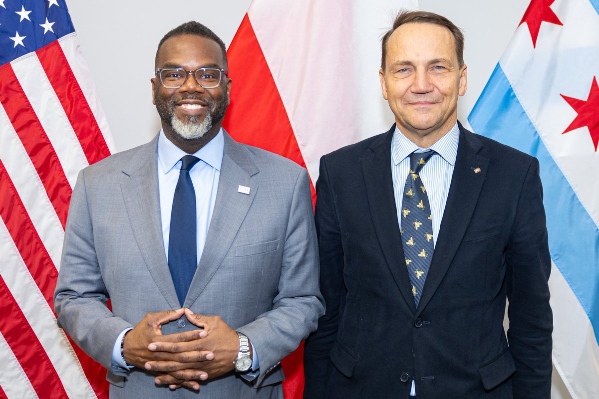 ChicagosMayor's tweet photo. Thank you to Deputy Prime Minister Radosław Sikorski of Poland for paying Chicago a visit to celebrate our nations' 250-year-old friendship. As the most Polish city outside Poland, Chicago remains committed to our partnership with Poland, our own Polish-American community, and remaining a Welcoming City to immigrants from across the globe. @ChiSisterCities @WorldBizChicago @radeksikorski