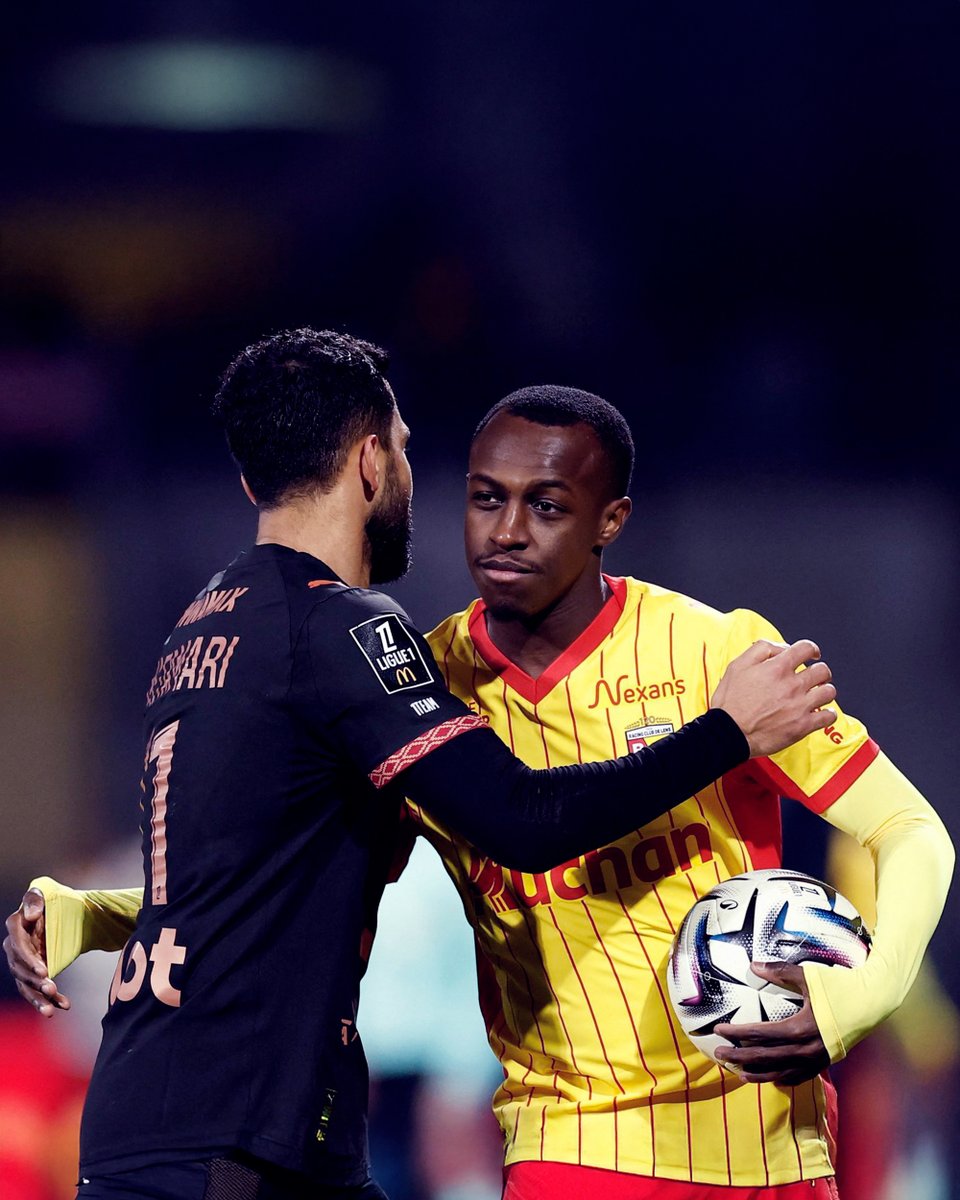 Ligue1_Arab's tweet image. أخوة على أرض الملعب ❤️🫂

التعمري وسعود عبد الحميد خلال مباراة لانس ورين 🇯🇴🇸🇦