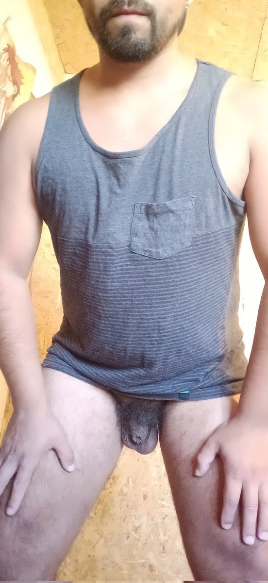 Pequeño pene peludo tweet media