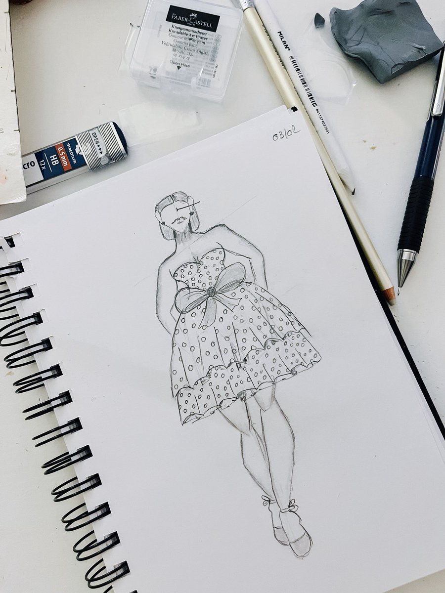 Essayer de s’y remettre mais pas être inspirée par quoi dessiner 😅😂