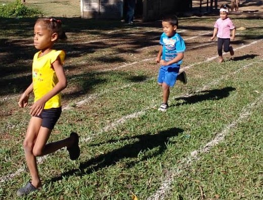 InderCuba's tweet photo. Toma Deportiva #EnMarchaConFidel, dedicada este fin de semana al #Atletismo.
Respuesta al llamado a multiplicarmos desde la base.
#DeporteCubano #UnidosXPorCuba https://t.co/5TD6Ml6zhP