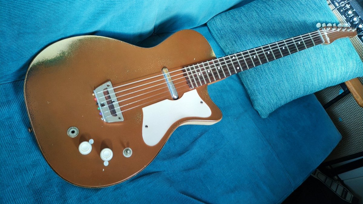 楽器は個人情報 このシルバートーンのギターを前に買ってXにのせたら前