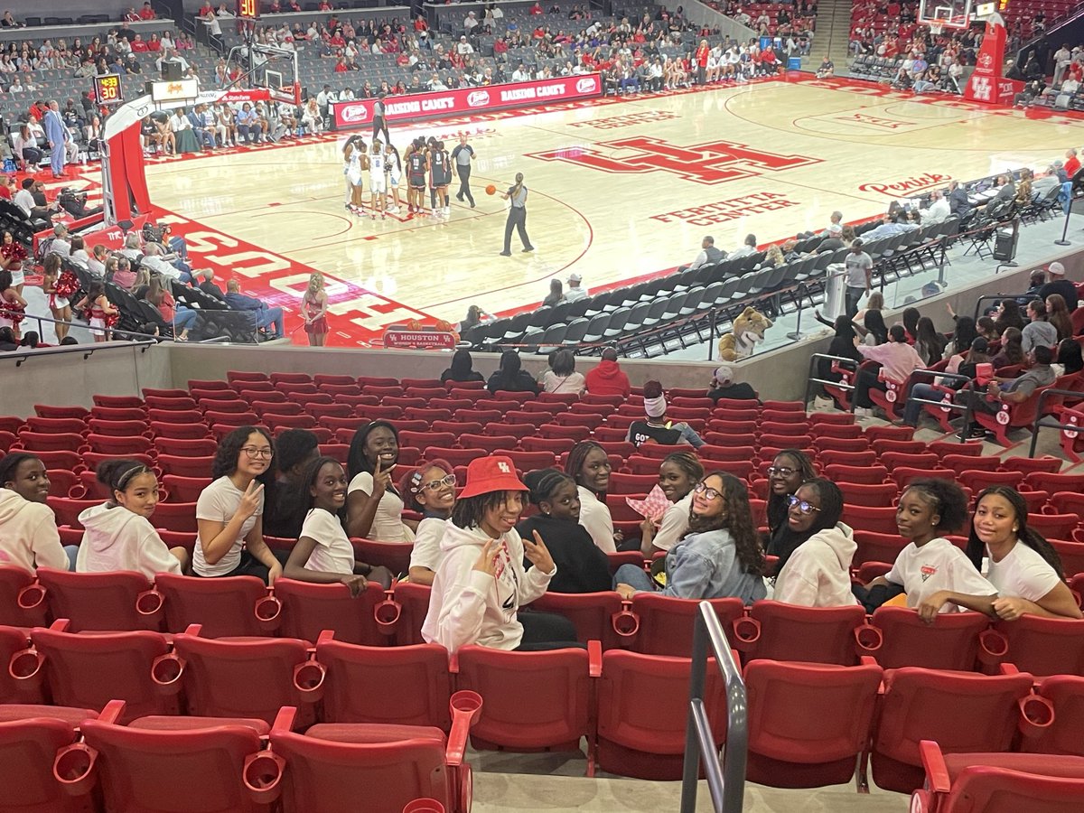 ChristinaJamer4's tweet photo. Plans for the weekend, hanging out w/ my girls @TomasAthletics Lady Gator BB supporting @UHCougarWBB wouldn’t have it any other way! #CHAMPION SS=SS @lcisdathletics https://t.co/ZaldASh6vs