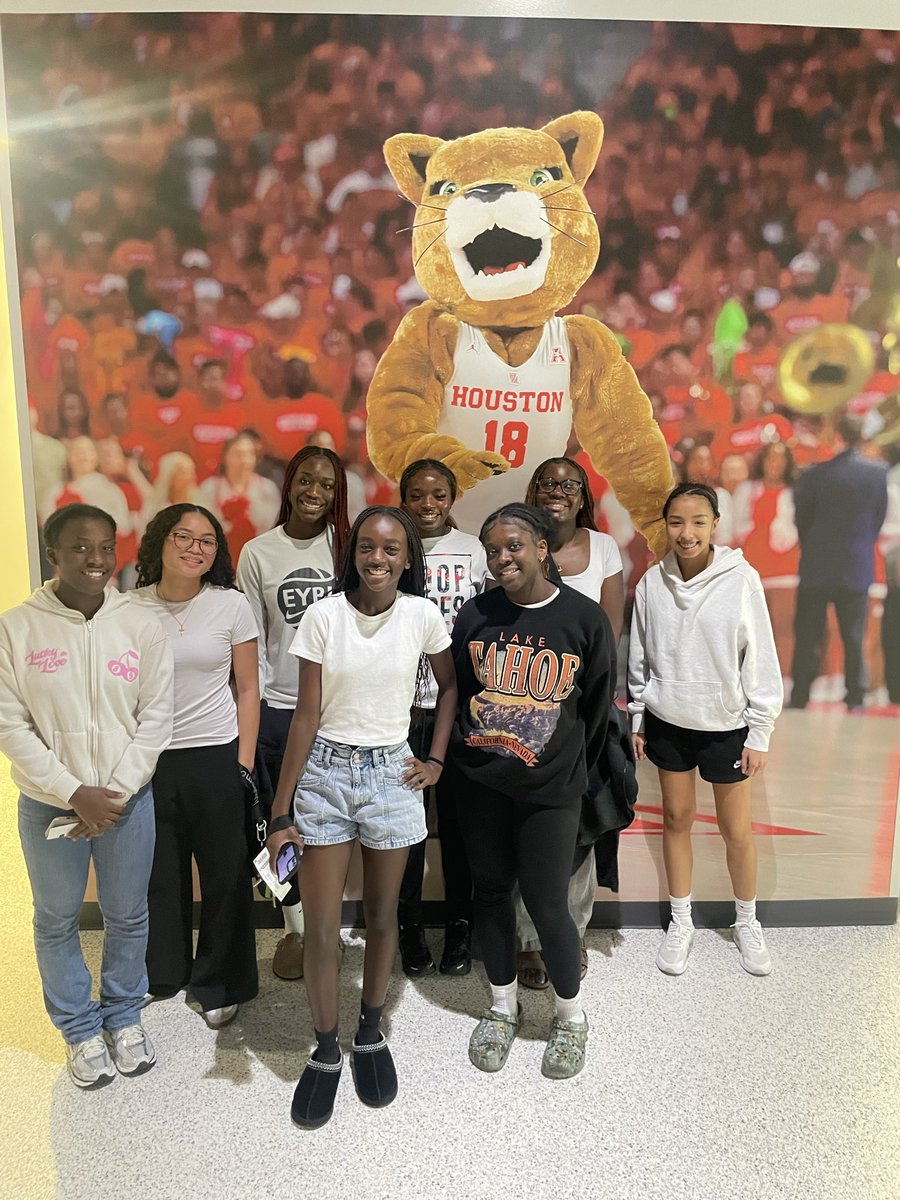 ChristinaJamer4's tweet photo. Plans for the weekend, hanging out w/ my girls @TomasAthletics Lady Gator BB supporting @UHCougarWBB wouldn’t have it any other way! #CHAMPION SS=SS @lcisdathletics https://t.co/ZaldASh6vs