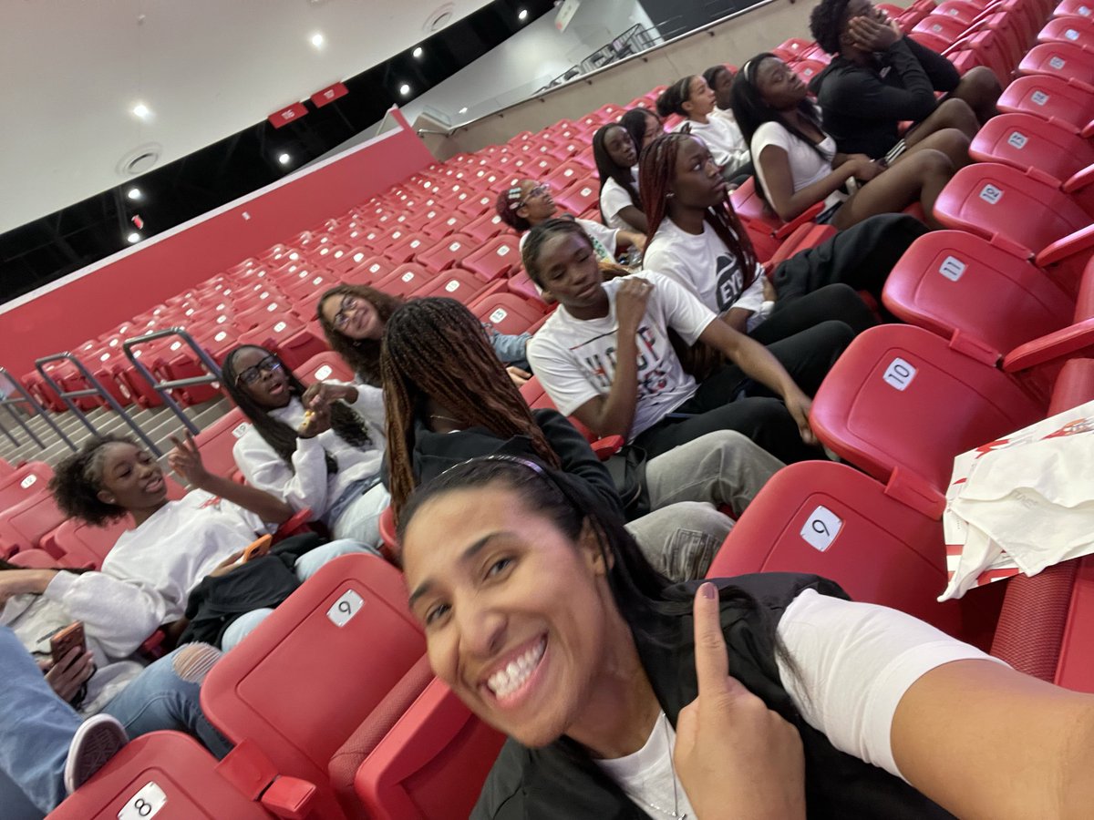 ChristinaJamer4's tweet photo. Plans for the weekend, hanging out w/ my girls @TomasAthletics Lady Gator BB supporting @UHCougarWBB wouldn’t have it any other way! #CHAMPION SS=SS @lcisdathletics https://t.co/ZaldASh6vs