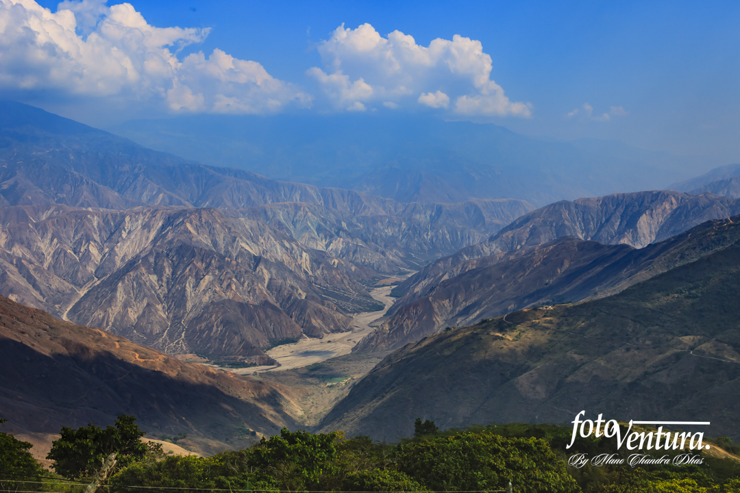 CoromandelSAS's tweet photo. The Chicamocha Canyon, near Barichara, Santander, Colombia. It has a floor elevation of 3,000 to 6,200 feet and a maximum depth of 6,600 feet. https://t.co/QSprm6rusX #ChicamochaCanyon #santandercolombia #colombia #fotoventura #gettyimagescontributor https://t.co/IdEcsNHjfz