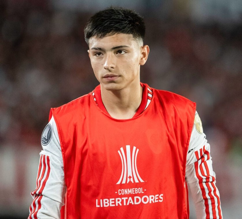 No puede pasar un solo minuto más sin que Ruberto sea el nueve de River. Es una falta de respeto lo que le están haciendo.