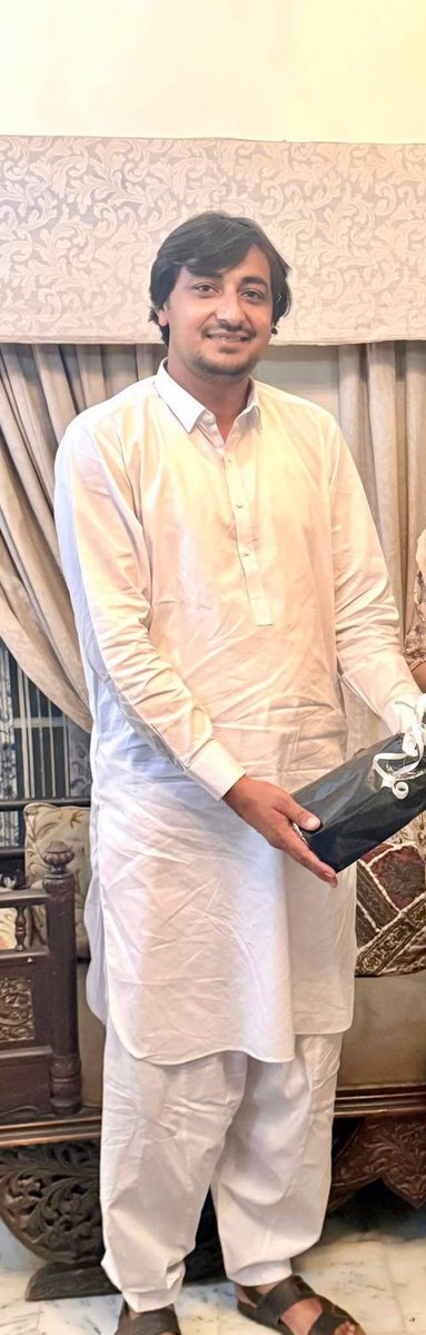 pak_pti007's tweet photo. مہر عبدالستار، احسان رسول، عبدالرحمن اور عمر بھائی سمیت کئی ورکرز کو گرفتار کیا گیا ہے۔
پنجاب میں 8 فروری کے بعد ورکرز پر ظلم جاری ہے۔
سیالکوٹ سے مہر خرم بھائی بھی ہفتے سے زیادہ عرصے سے گرفتار ہیں۔
آواز بنیں، انصاف کے لیے ساتھ کھڑے ہوں! #FreeWorkers #Punjab https://t.co/8jjck4FGoW