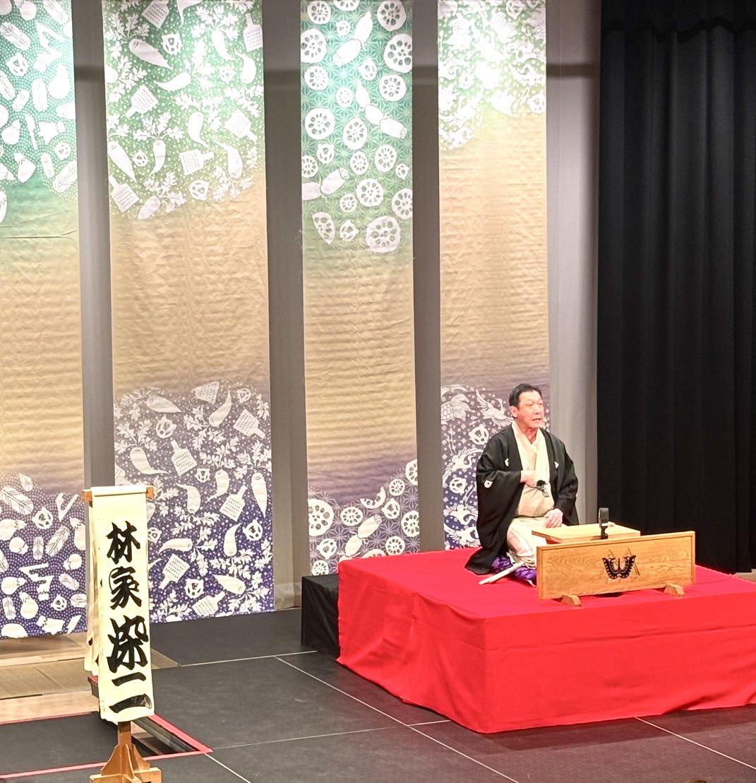 昨日は龍大寄席【龍谷大学校友会・大阪中央支部・北大阪支部・阪神支部・紫松会・龍志会・龍Ｒｏｎ小町各支部主催、奈良県支部協賛】
大入り満員で開催。現役学生、プロアマＯＢＯＧ共演の大変有意義な寄席となりました。ご来場のお客様、校友会各支部、大学職員の方々、皆様ありがとうございました🙇