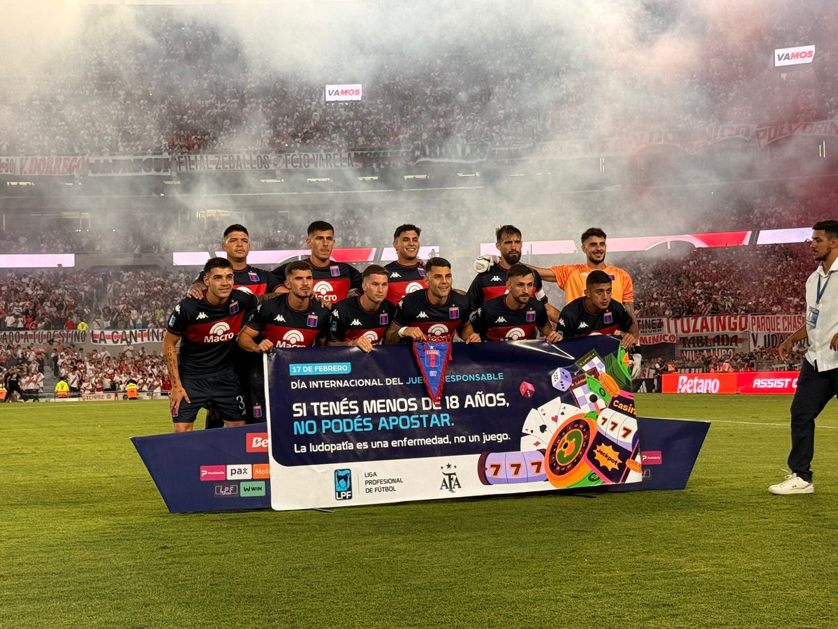 LigaAFA's tweet photo. Si tenés más de 18 años y vas a jugar, que sea en páginas web legales.

#JuegoResponsable
#LPFSolidaria https://t.co/TyW8QY2vUs
