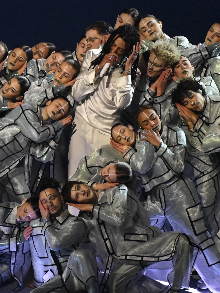 Ghali, Rodari e San Siro: il momento di pace che la TV ha quasi ignorato a Milano Cortina 2026 corrierenerd.it/ci-sono-cose-d…