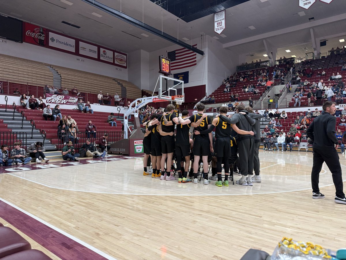 dp_geg's tweet photo. This is my view as the @VandalHoops take on Montana in Missoula.  #MustBeInTheFrontRow https://t.co/Kar0BKxtea