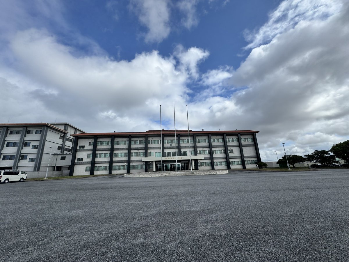 sdf39mission's tweet photo. 昨日陸上自衛隊那覇駐屯地で行われた新成人記念式典にて新成人91名に記念泡盛を贈呈してきました
式典中は撮影禁止の為、週明けにも那覇駐屯地広報さんから写真を頂く予定です
この度は自衛隊39大作戦へのご参加ありがとうございました
新成人自衛官の皆様、成人おめでとうございます
#自衛隊39大作戦 https://t.co/yNQlqKr03k