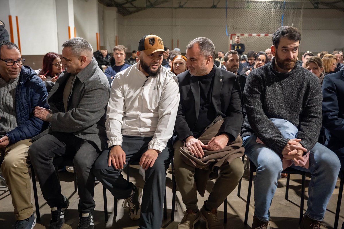 jordi_ballart's tweet photo. 🥊 Aquesta tarda he assistit a la vetllada “El renacer de un fénix”. 

👉🏻 Amb el debut del Musta Jr. i el reconeixement a Fran Garcia, campió d’Espanya en boxa adaptada.

🔥 El @BoxingCTerrassa fa una feina clau amb els joves: esport, valors i oportunitats.

🤝🏼 Enhorabona! https://t.co/0cVgCwr9GX