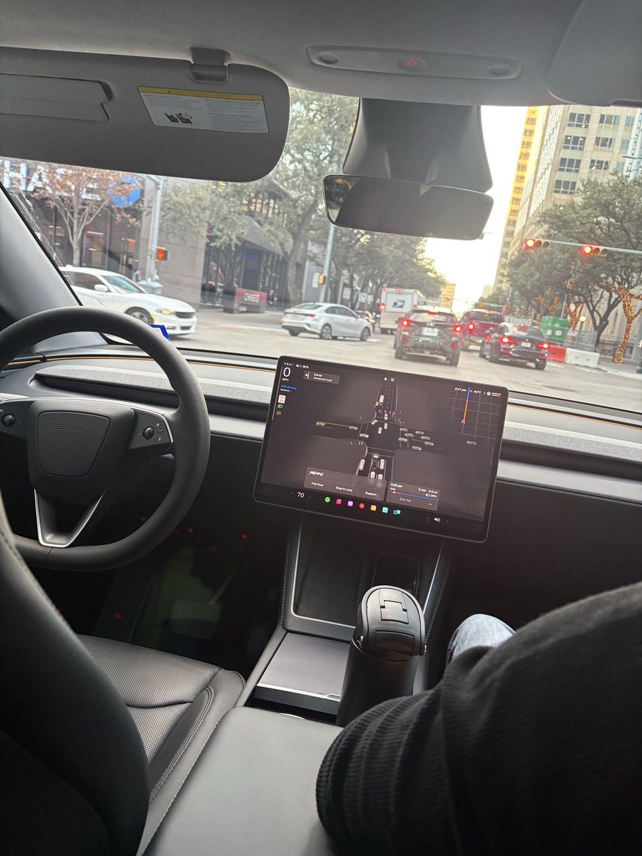 hase1031's tweet photo. テスラのロボタクシー快適だった！オースティンはWaymo含めて自動運転車がめっちゃ多い！ https://t.co/zIKxtAOGKh