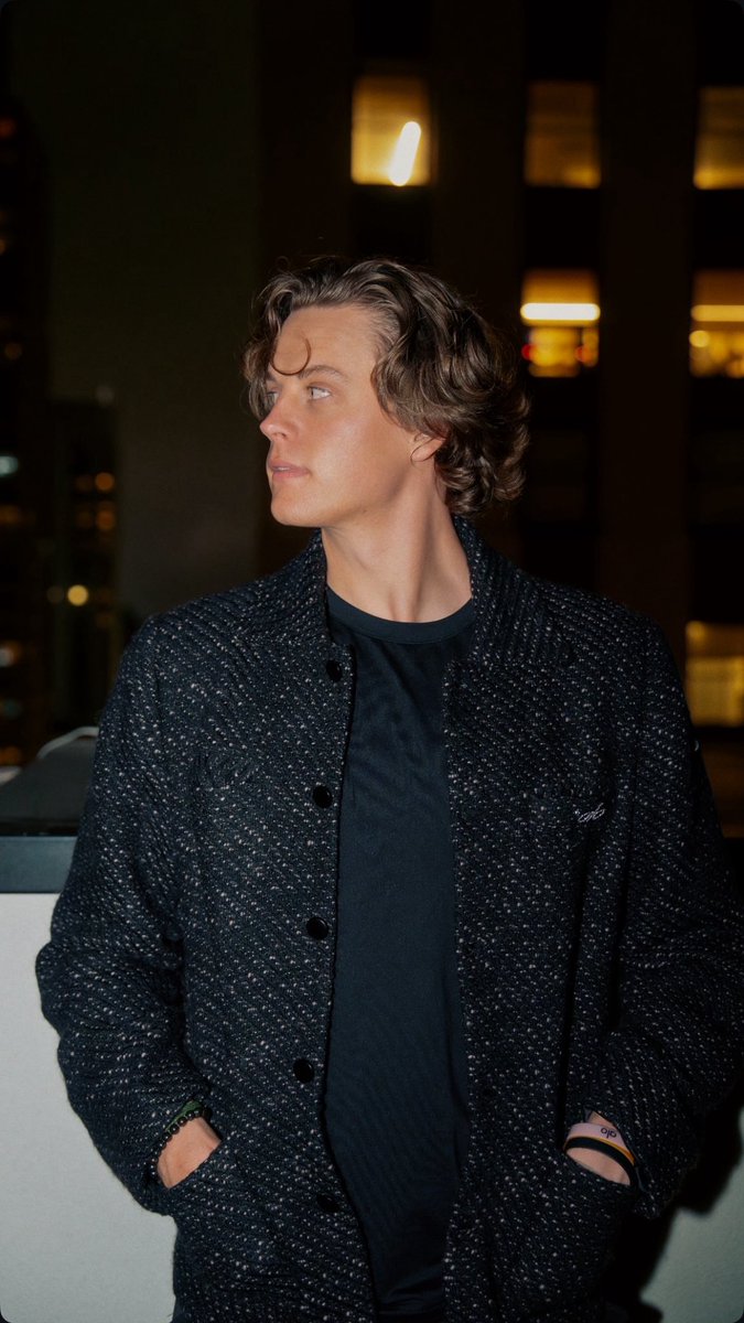 gutsb9rrw's tweet photo. he’s so fucking boyfriend coded i need him😭😭😭 https://t.co/L40Jwog9HD