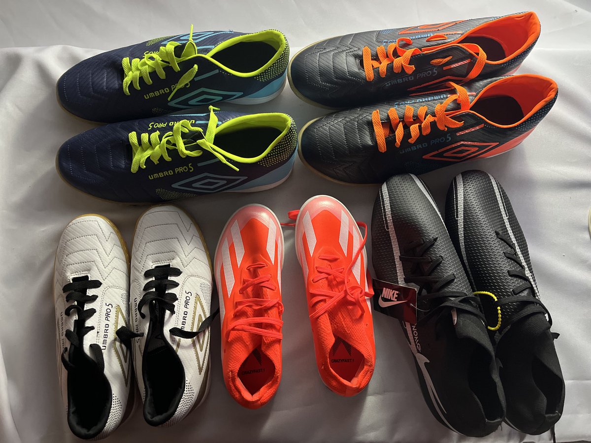 Muchas gracias a La Botineta (labotineta_ en ig) por la donación de botines para la escuelita 💙🤍❤️

Vayan a seguirlos en ig como agradecimiento 🙌🏼