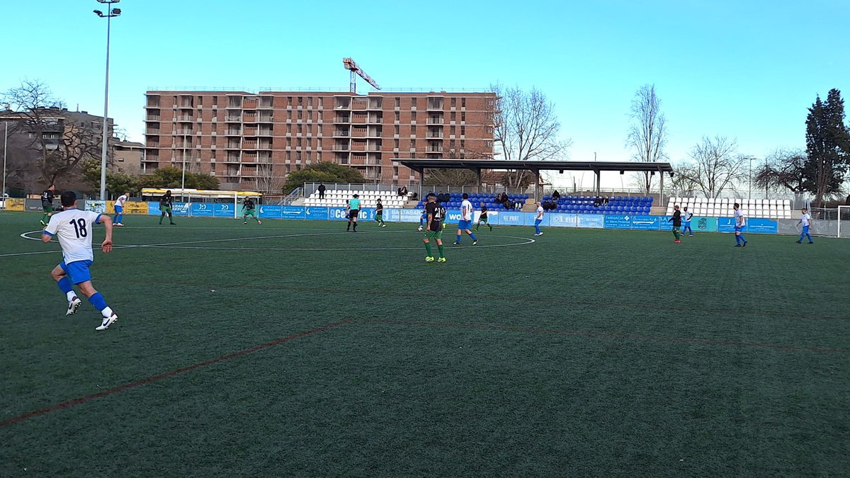 Partit bastant igualat. A la segona part ens hem posat les piles, però en alguns moments ens ha faltat intensitat i això es paga. Endavant!  ⚪️🟢
Fundació Prat, 3 - Sants, 2