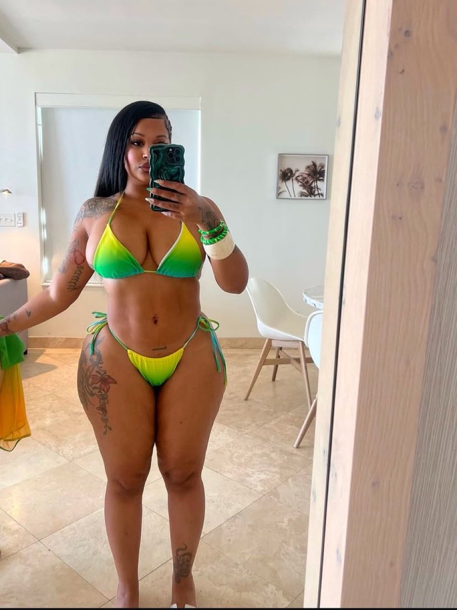 umbroye's tweet photo. Body is Tea 😻🤏☕️ https://t.co/RckaZ9VN1Y