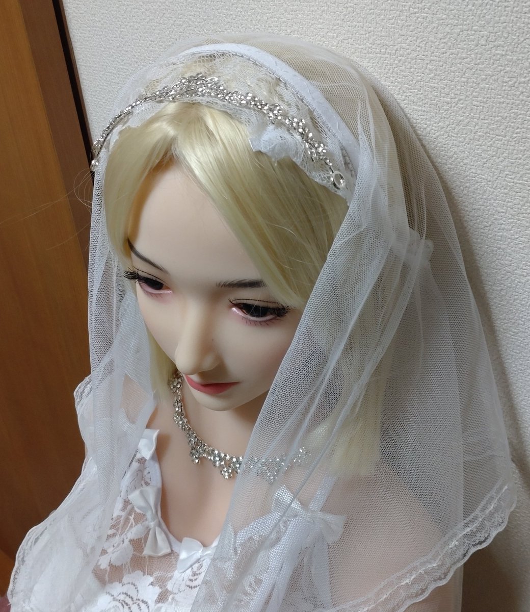 舞：先程2人だけの💒旦那様がちゃんとしたドレス👰じゃなくゴメンと謝ったけど、そんな事ないよ💖
今日の私は綺麗かな？……初めての旦那様の唇は暖かくて柔らかかった😚