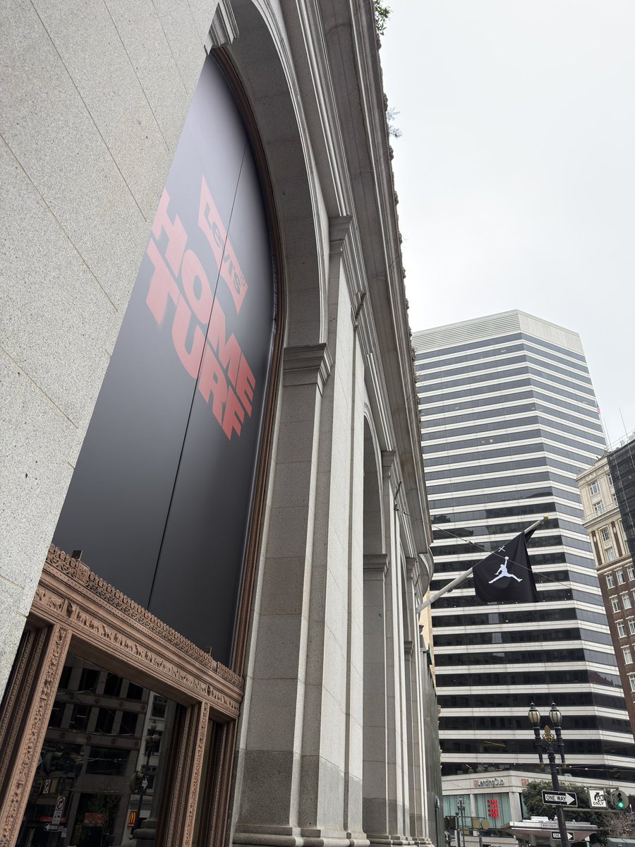 RandyWatsonjr's tweet photo. @snkr_twitr @Jumpman23 x Levi SF Pop up was legit. Smooth quick and easy process. Handled very well. All the staff there was very helpful, customizable option to make your shoes 1 of 1. https://t.co/KhHWtDMUFP