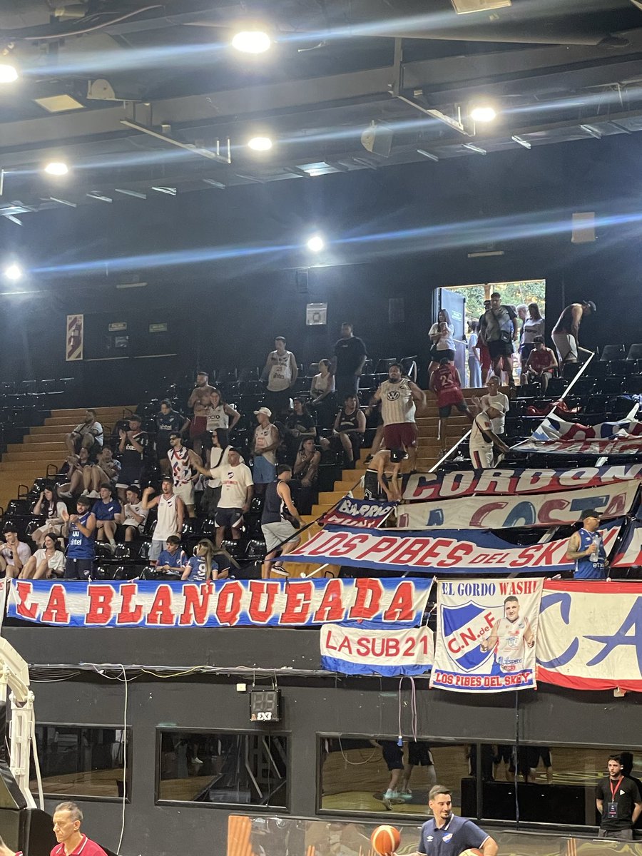 PabloBudna's tweet image. Siguiendo al bolso donde se puede