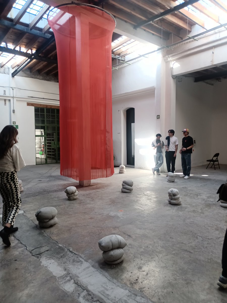 IxcaCienfuegos6's tweet photo. Fingiendo que entiendo de arte moderno.

#artweek 
#CDMX https://t.co/vbez5n4VHN
