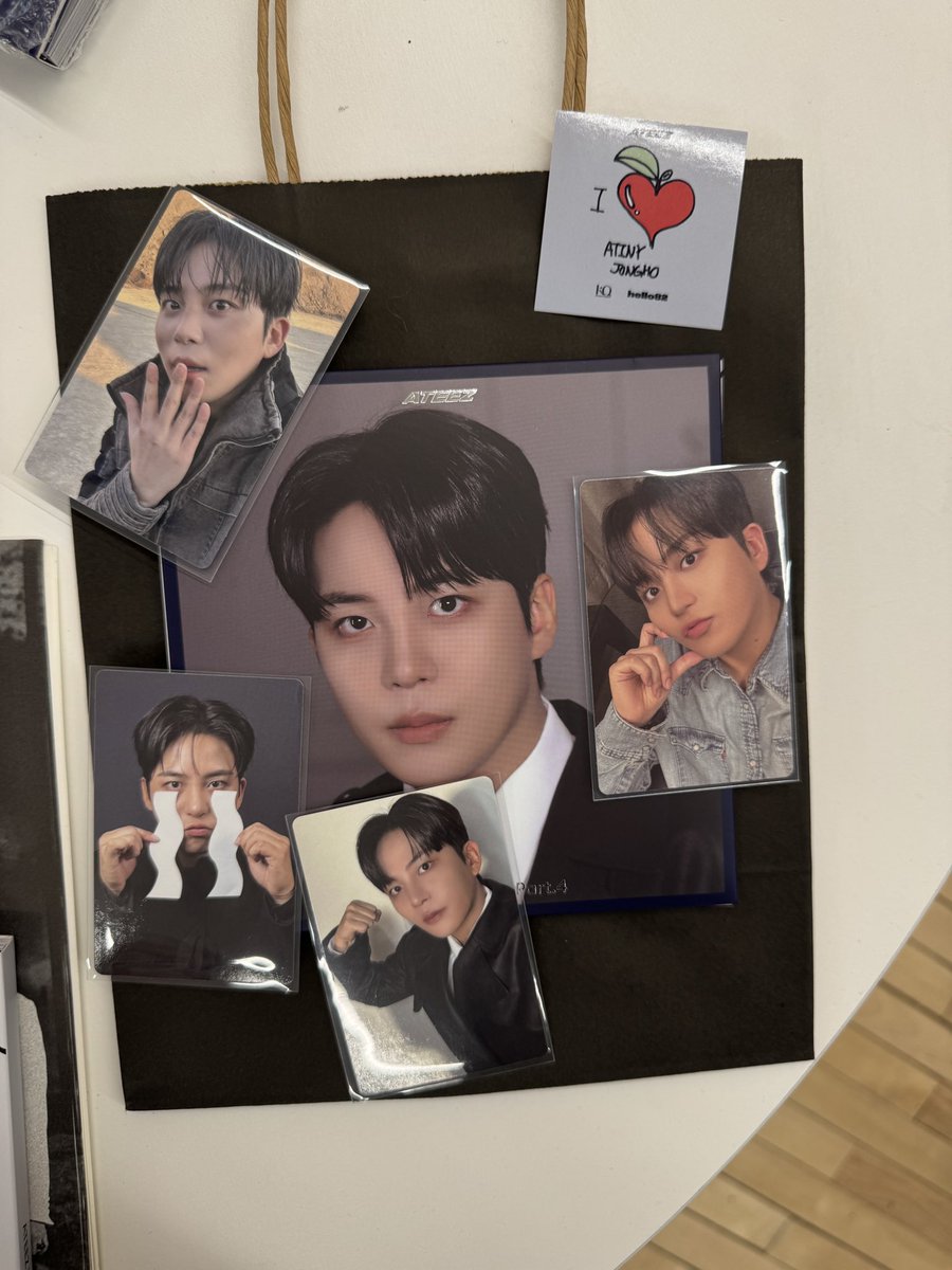 speckledsun's tweet photo. mini jjongbear and i had the most wonderful time at @hello82nyc ATEEZ Golden Hour: Part 4 popup!! thank you @hello82official 🩷 #ATEEZ_POPUP #hello82 #82giveaway https://t.co/aPD5cJvFql