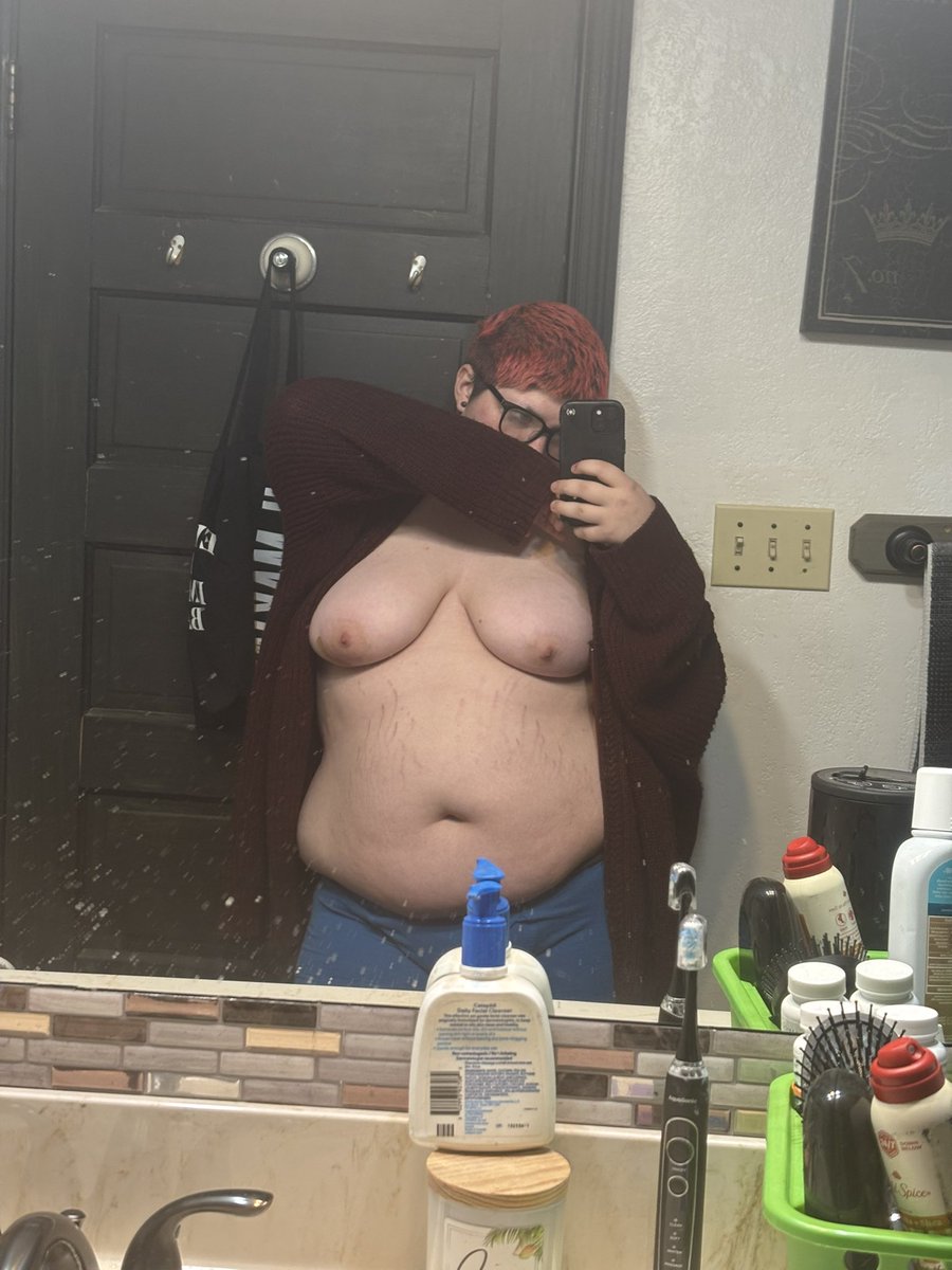 help_this_mess's tweet photo. Who doesn’t love chubby nerds :3 #ftm #nsfwtwtًًًٌٌٍِّ https://t.co/QdLwGluZUe