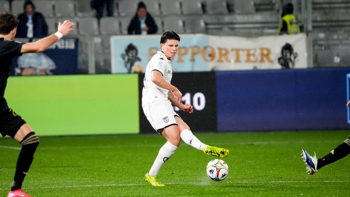 RobyAsr_1927's tweet image. Arrivato da poco e già in protagonista con lo spezia da titolare da mediano. 
Vai Ale.
(Una Roma U23 serve urgentemente)
Giudizio di Calcio Spezia che trova conferme da altri mittenti bianconeri