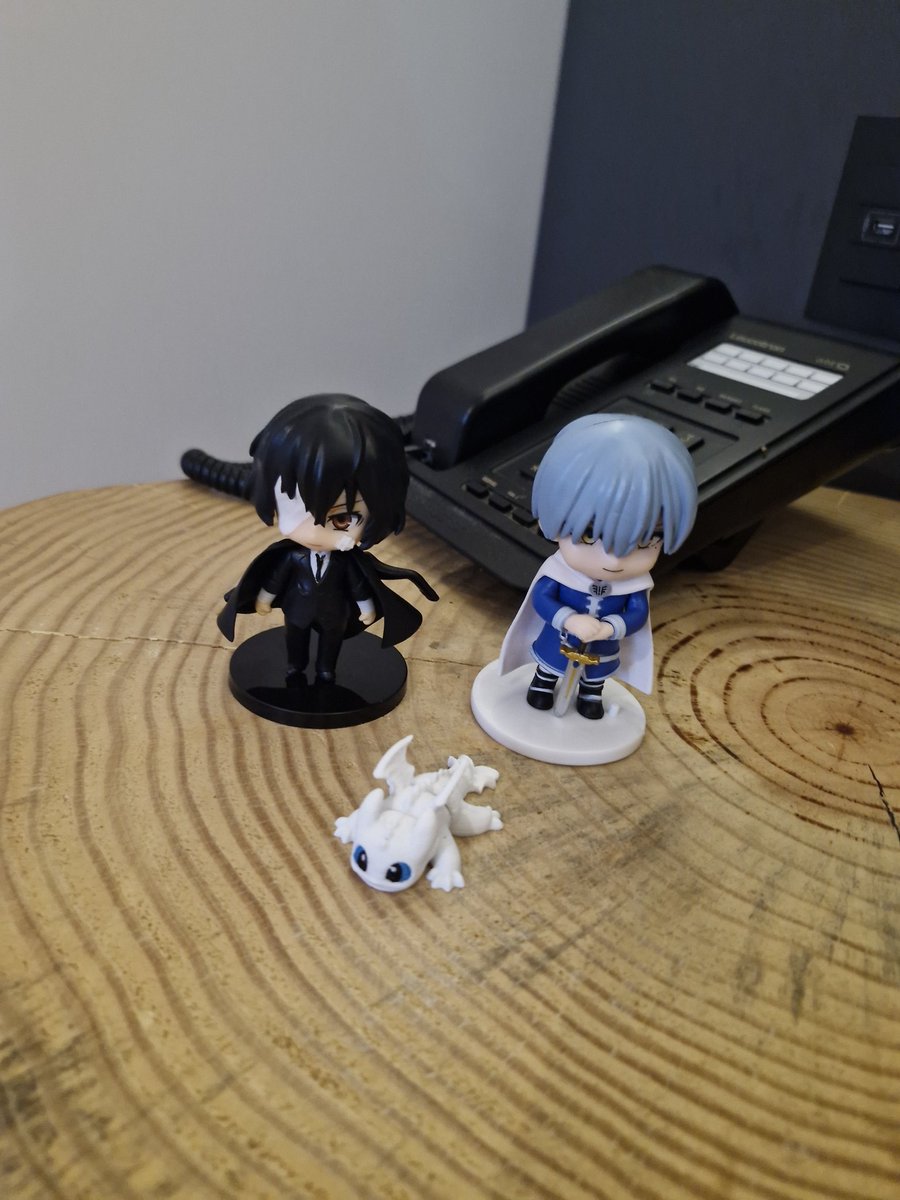 _Okami_Sama_'s tweet photo. Decidi deixar minhas comprinhas daqui na minha mesinha do hotel 

Me sinto mais segura agora https://t.co/uEQeSZUjUI