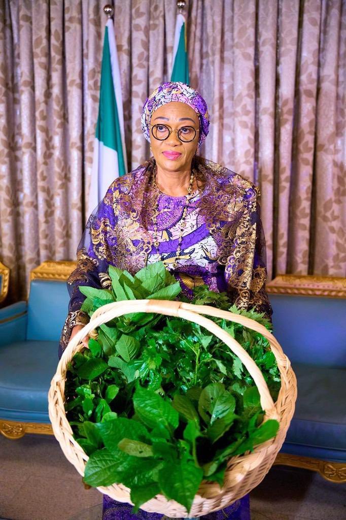 Afr_JP's tweet image. You be what you chop fact
More greens, less oil fry = energy up, weight down 🥬

Cheap Naija hack: ugu/spinach soup + fish small.

Glow up loading…

Who dey cook healthy this weekend? Tag am our mama be this 👇
#HealthyRecipes #NaijaWellness