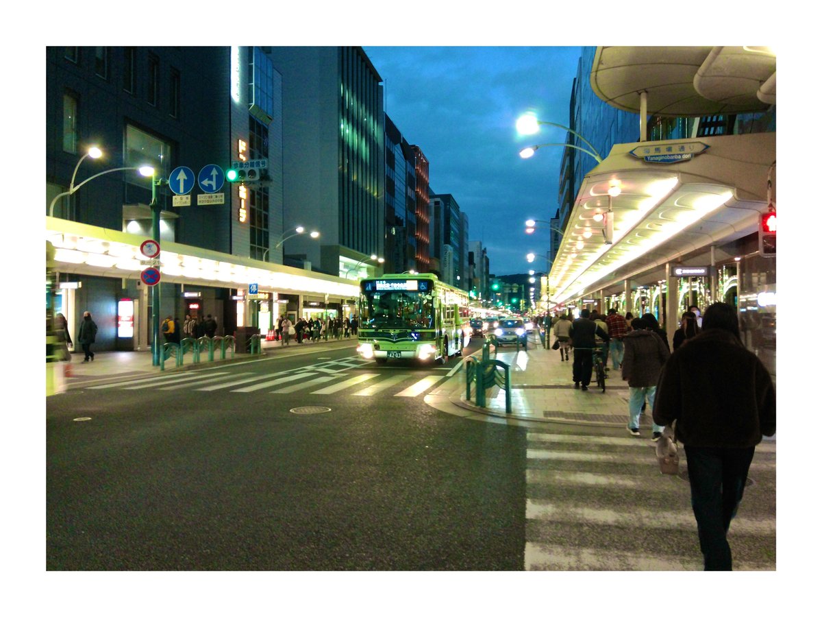 shukei122's tweet photo. ラフに切り取った、夜の京都。

📸KODAK Pixpro C1 https://t.co/AVfRWjq47j