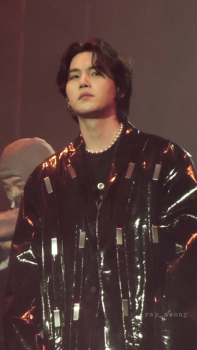 93DaeguTownSuga's tweet image. Haegeum is holding a total of 754,921,850 streams Approximately 245M streams to go to secure history for #AgustD emphasizing the 1.5M daily stream target as the "Safety Zone" to outpace the rival's growth and claim the plaque first Keep streaming hard 💪😺 

#HaegeumTo1Billion