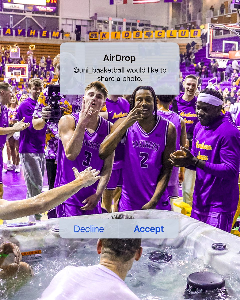 UNImbb's tweet photo. Sharing the memories from last night.

#EverLoyal | #1UNI | #Family | #UNIMBB125 https://t.co/R4AHCyFW2a