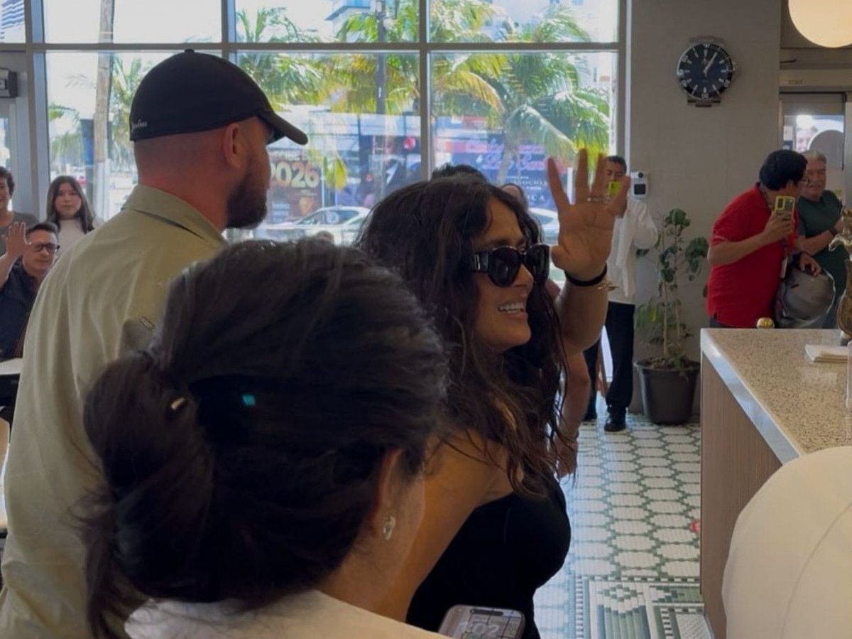 El Financiero tweet media