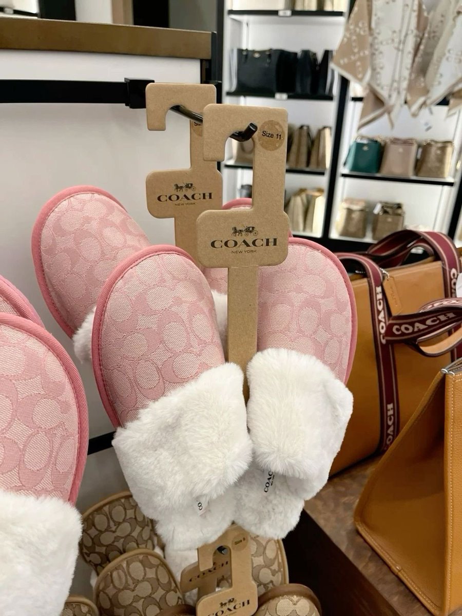OLIVEA2085's tweet photo. Loving these cozy pink Coach slippers! Perfect for lounging in style. Comfort and fashion combined. https://t.co/fXU3m2Rw2p