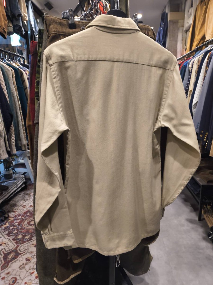 Lucky_Virus_'s tweet photo. NEWアイテム✨
【1960s KINGLY】
OpenCollarShirt
"Vielyella Fabric"
Size:S~M https://t.co/Yh4ezKVipo