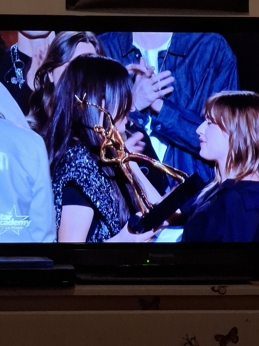 Mais qui doutait que Ambre allait gagner ? Laaaargement mérité, elle est incroyable. Et big up à Léa, elle était aussi ma favorite, on lui souhaite que le meilleur. Et qu'est ce qu'on va regarder le samedi soir maintenant ??
#StarAcademy #AmbreGagnante #StarAcademyLeLive