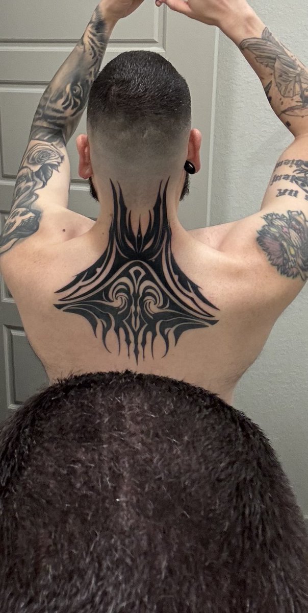 Sorry_FLIP's tweet photo. Need shoulder tattoo ideas https://t.co/YKpMEVmWqT