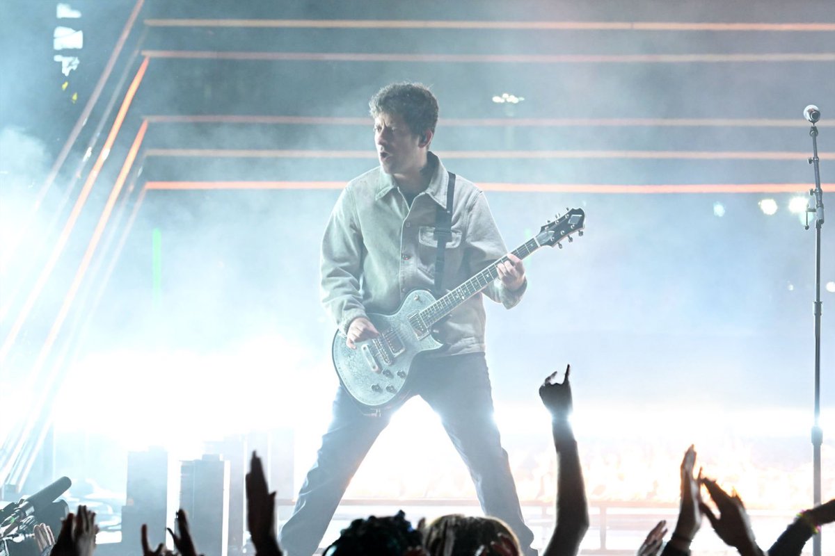 falloutarg_'s tweet photo. NECESITAMOS UN SHOW CON FALL OUT BOY COMPLETO TIENE QUE PISAR SUELO ARGENTINO ÉL @moveconcertsarg @dfallaccess #FOBenArgentina  #ArgentinaWantsFallOutBoy https://t.co/g56qXqplnJ