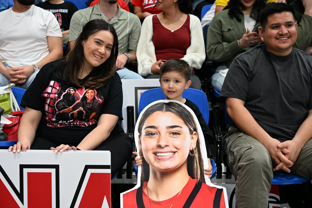Aztec_WBB's tweet photo. Everyone loves @Natm10_! https://t.co/xvsAxbucsN
